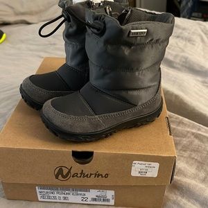 NEW Naturino toddler boy snow boot. Gray/Antracite. Size Toddler 22EU/6-6.5 US